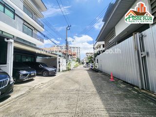 出售 5 卧室 商业空间 在 Phra Khanong, 曼谷