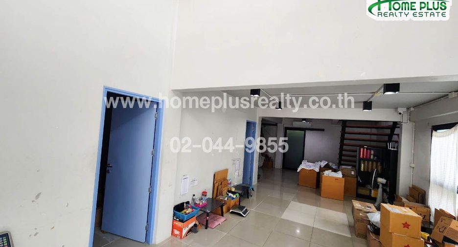 For sale 5 bedrooms retail Space in Phra Khanong, Bangkok