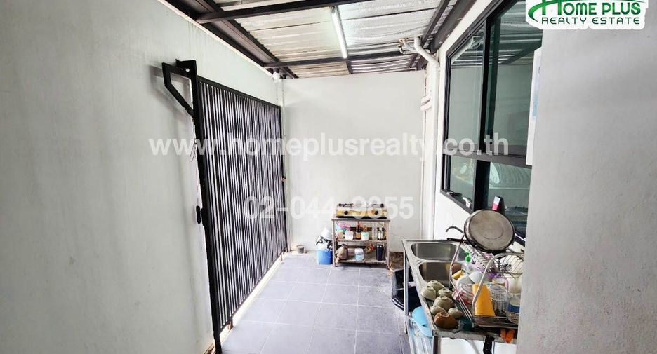 For sale 5 bedrooms retail Space in Phra Khanong, Bangkok