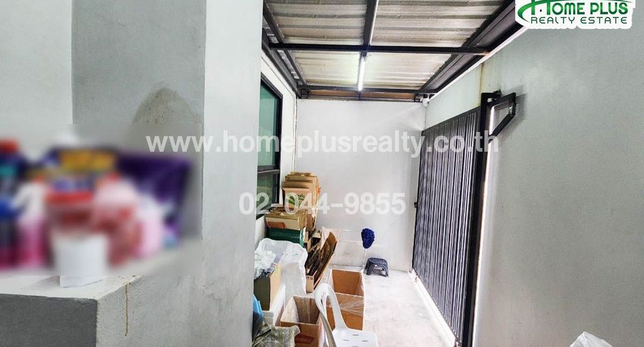 For sale 5 bedrooms retail Space in Phra Khanong, Bangkok