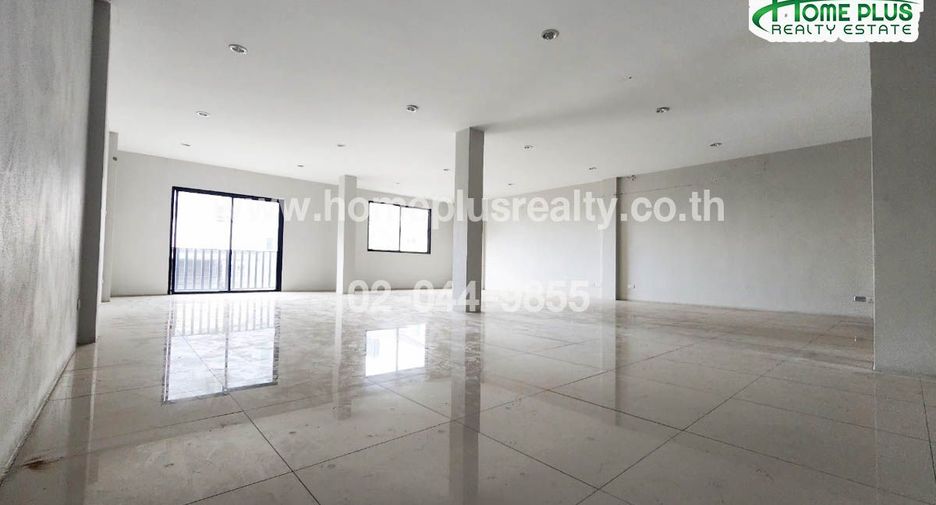 For sale 5 bedrooms retail Space in Phra Khanong, Bangkok