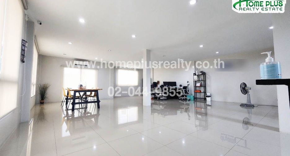 For sale 5 bedrooms retail Space in Phra Khanong, Bangkok
