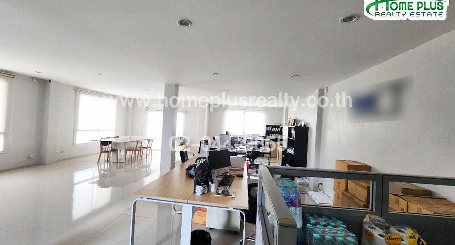 For sale 5 bedrooms retail Space in Phra Khanong, Bangkok