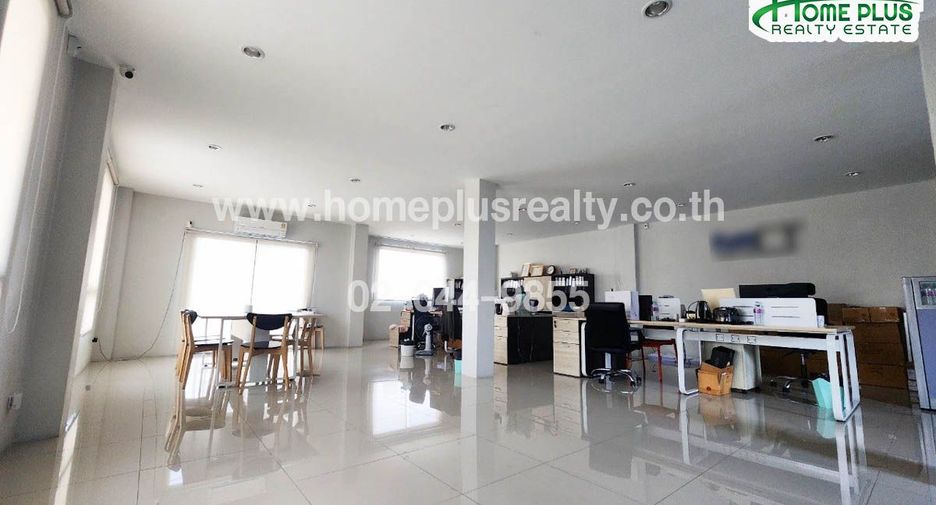 For sale 5 bedrooms retail Space in Phra Khanong, Bangkok