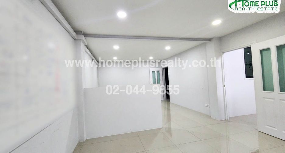 For sale 5 bedrooms retail Space in Phra Khanong, Bangkok