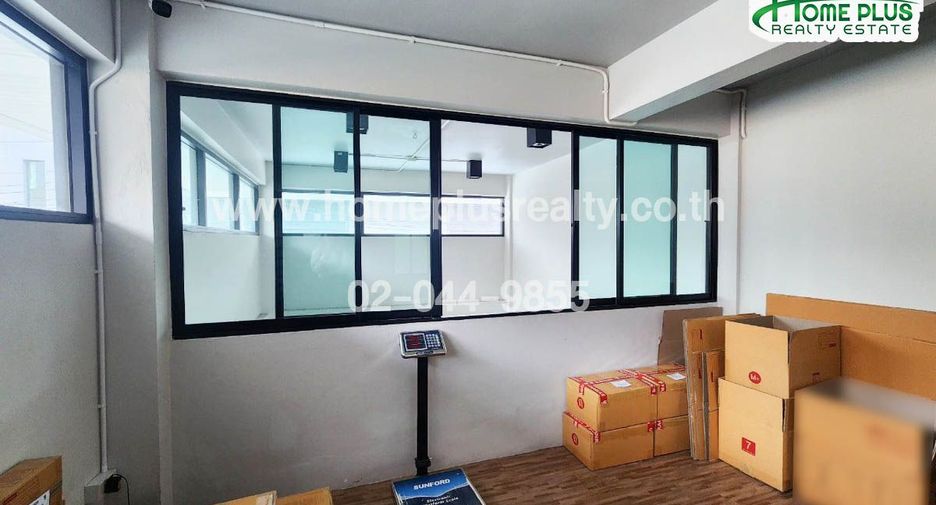 For sale 5 bedrooms retail Space in Phra Khanong, Bangkok