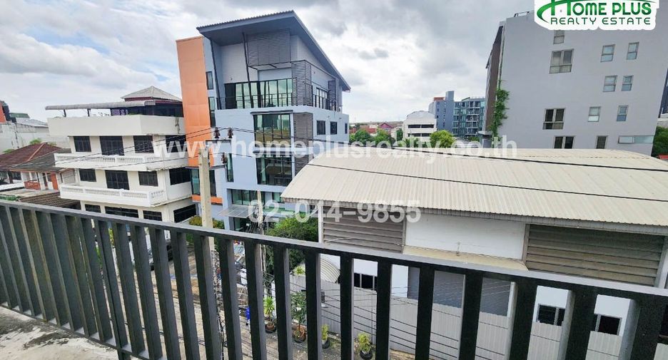 For sale 5 bedrooms retail Space in Phra Khanong, Bangkok