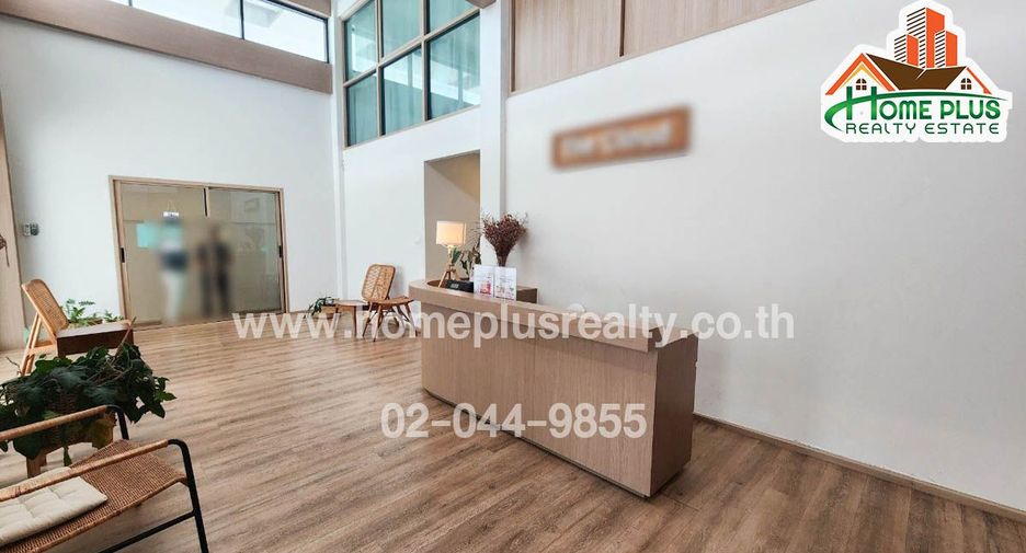 For sale 5 bedrooms retail Space in Phra Khanong, Bangkok