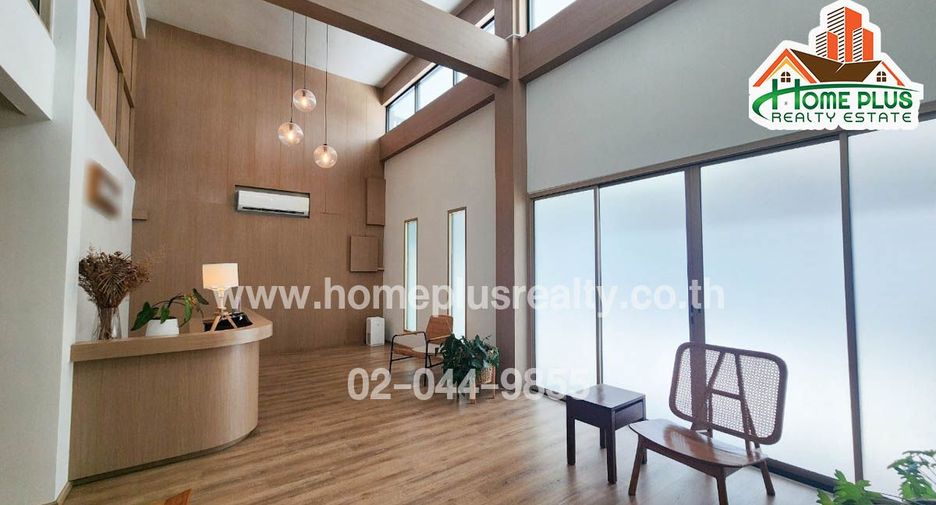 For sale 5 bedrooms retail Space in Phra Khanong, Bangkok