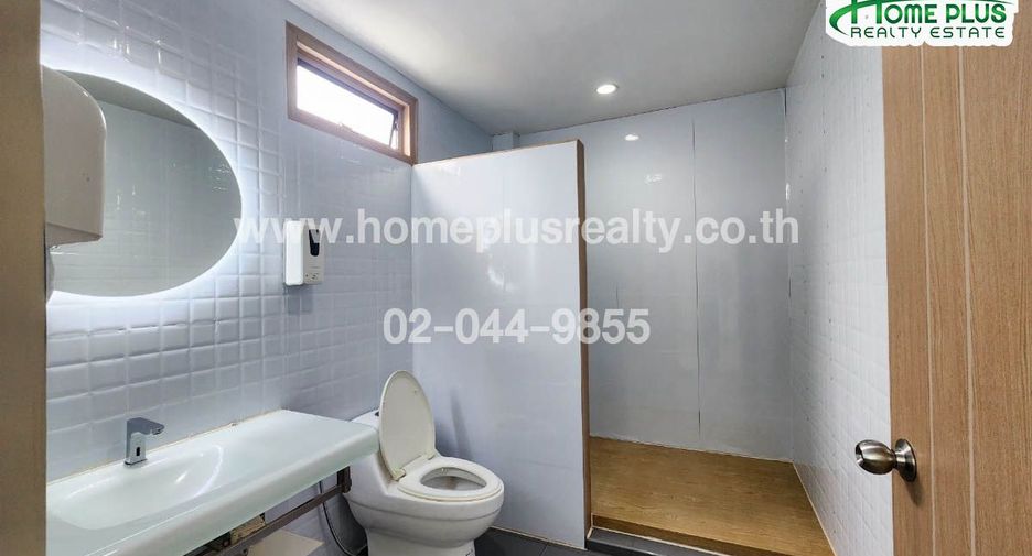 For sale 5 bedrooms retail Space in Phra Khanong, Bangkok