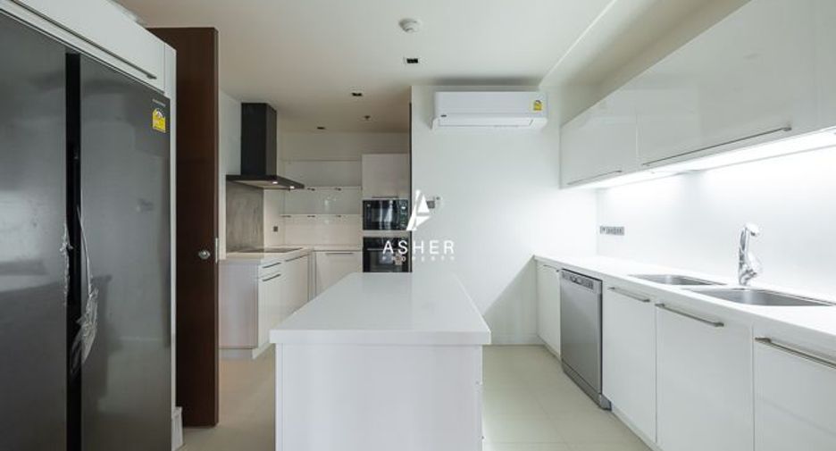 For rent 4 bedrooms condo in Khlong Toei, Bangkok