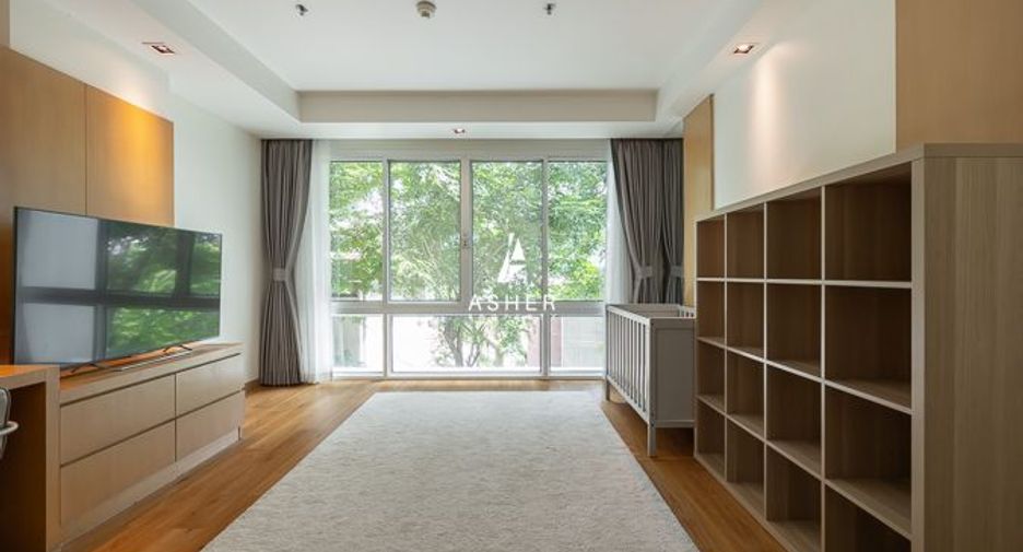 For rent 4 bedrooms condo in Khlong Toei, Bangkok