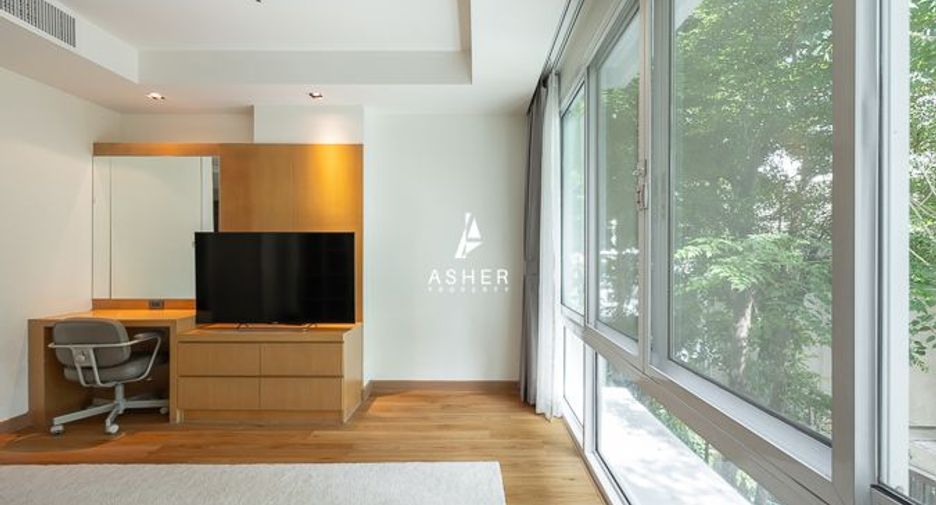 For rent 4 bedrooms condo in Khlong Toei, Bangkok