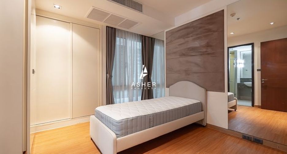 For rent 4 bedrooms condo in Khlong Toei, Bangkok