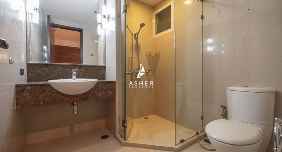For rent 4 bedrooms condo in Khlong Toei, Bangkok