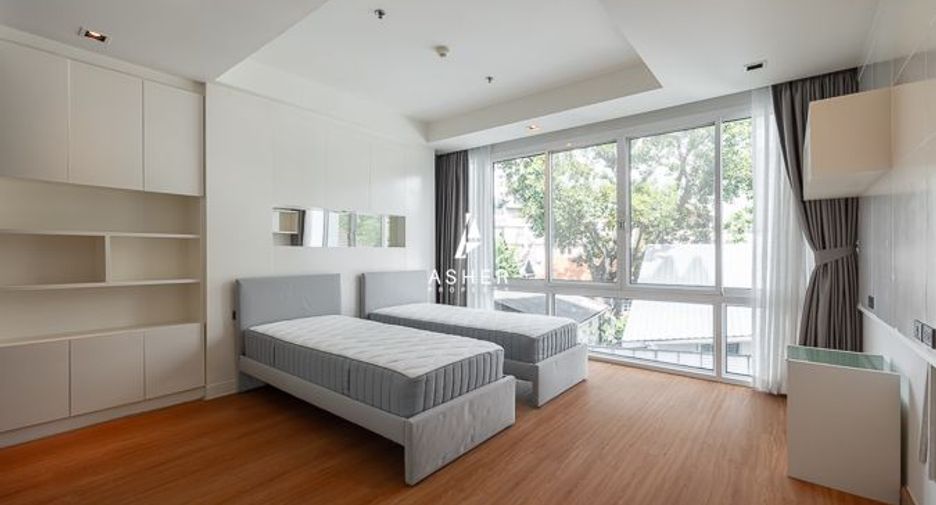 For rent 4 bedrooms condo in Khlong Toei, Bangkok