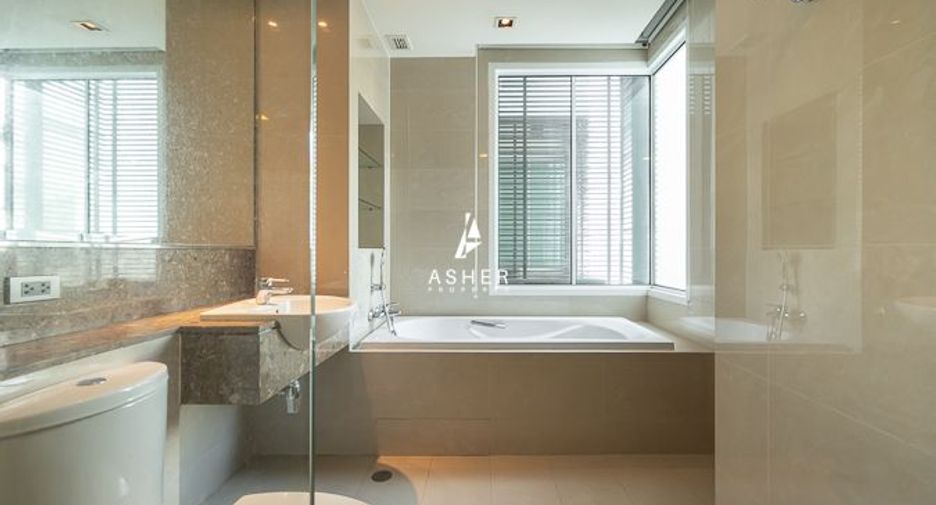 For rent 4 bedrooms condo in Khlong Toei, Bangkok