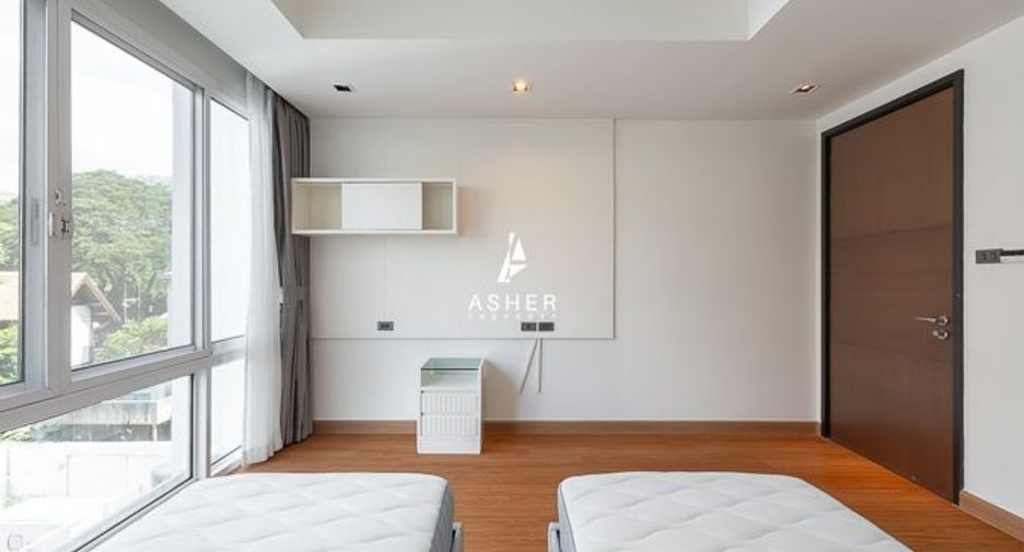 For rent 4 bedrooms condo in Khlong Toei, Bangkok