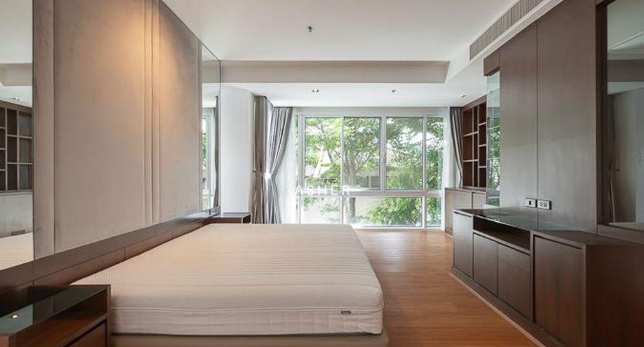 For rent 4 bedrooms condo in Khlong Toei, Bangkok