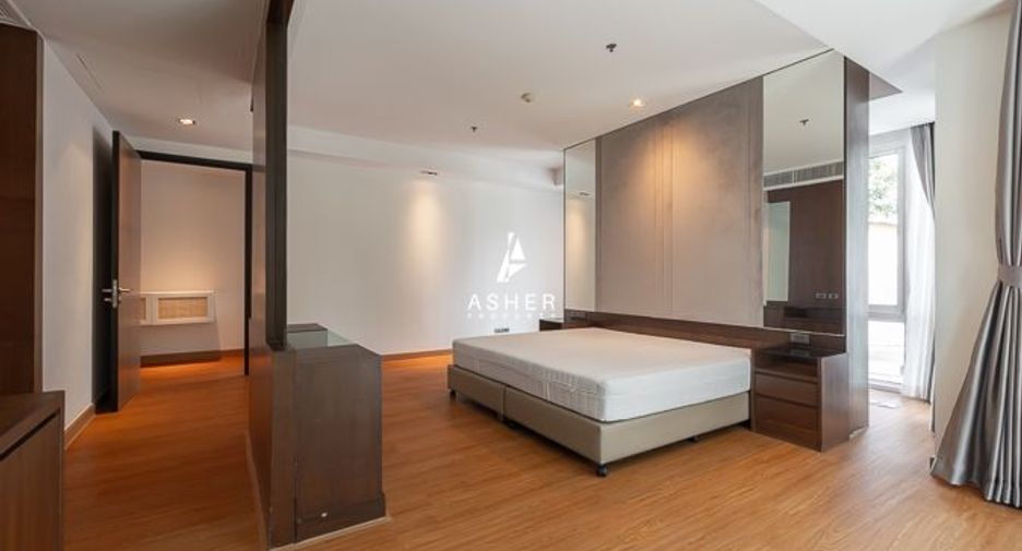 For rent 4 bedrooms condo in Khlong Toei, Bangkok