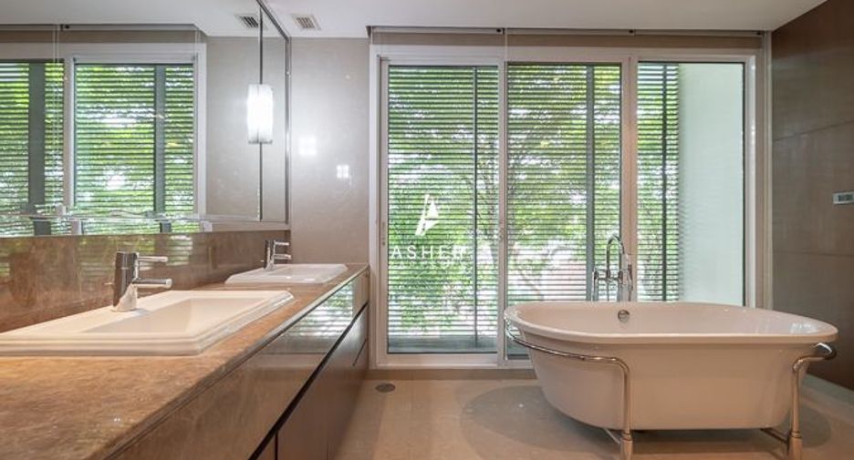 For rent 4 bedrooms condo in Khlong Toei, Bangkok