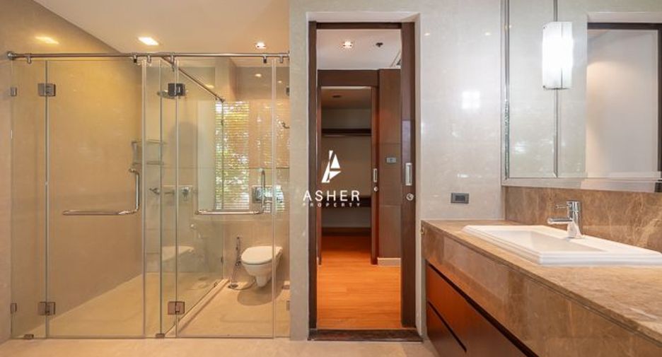 For rent 4 bedrooms condo in Khlong Toei, Bangkok