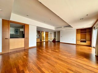 For rent 3 bedrooms condo in Yan Nawa, Bangkok