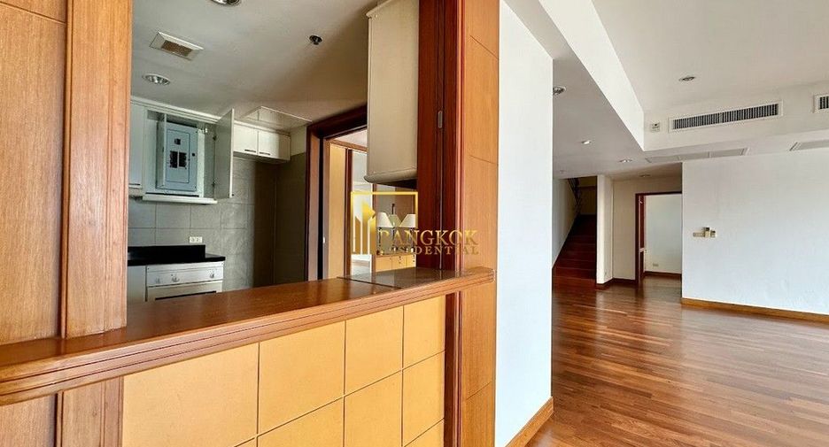 For rent 3 bedrooms condo in Yan Nawa, Bangkok
