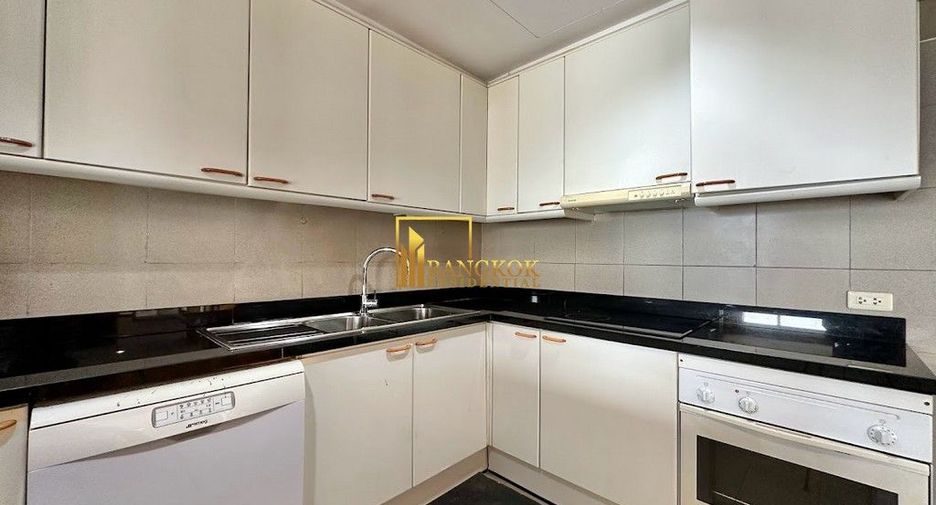 For rent 3 bedrooms condo in Yan Nawa, Bangkok