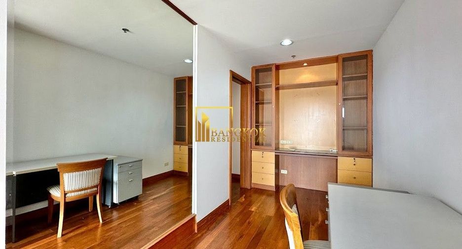 For rent 3 bedrooms condo in Yan Nawa, Bangkok