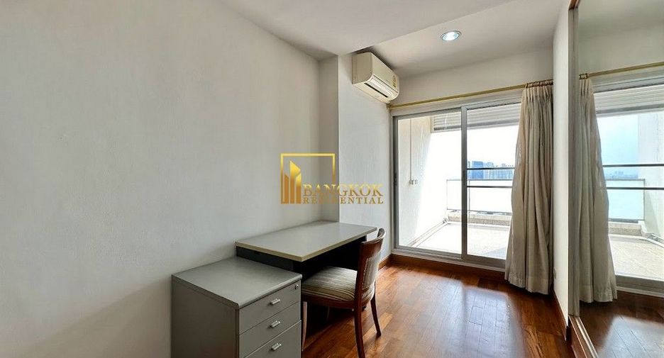 For rent 3 bedrooms condo in Yan Nawa, Bangkok