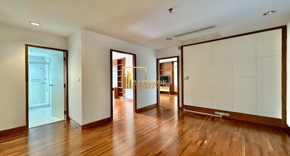 For rent 3 bedrooms condo in Yan Nawa, Bangkok