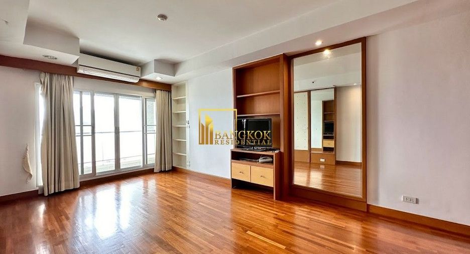 For rent 3 bedrooms condo in Yan Nawa, Bangkok