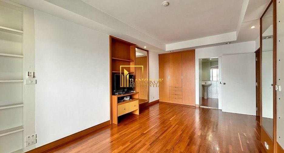 For rent 3 bedrooms condo in Yan Nawa, Bangkok