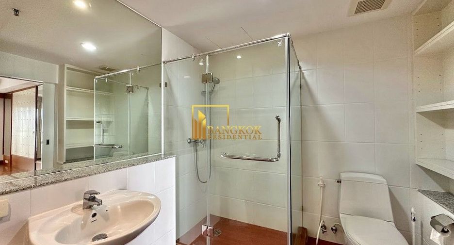 For rent 3 bedrooms condo in Yan Nawa, Bangkok