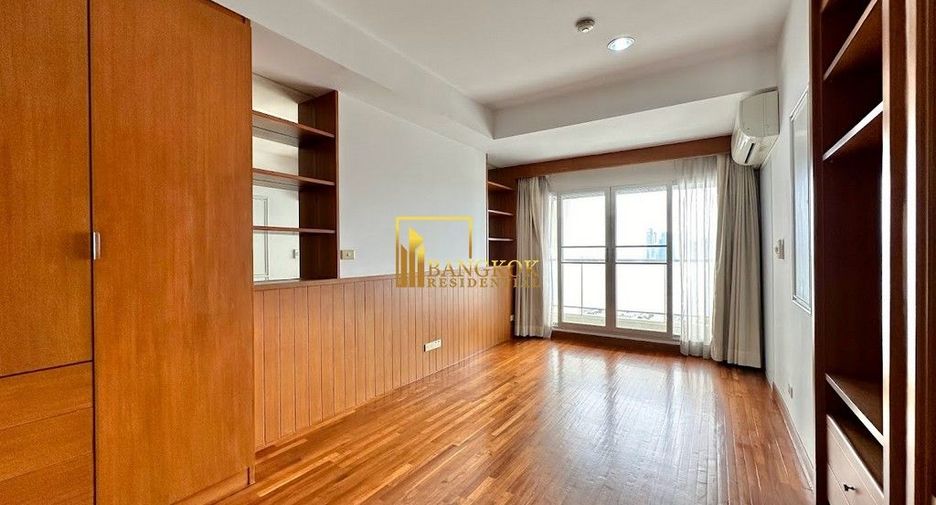 For rent 3 bedrooms condo in Yan Nawa, Bangkok
