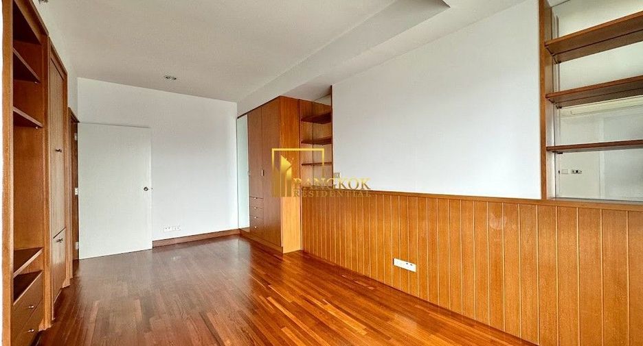 For rent 3 bedrooms condo in Yan Nawa, Bangkok