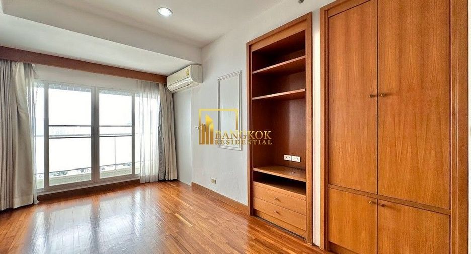 For rent 3 bedrooms condo in Yan Nawa, Bangkok