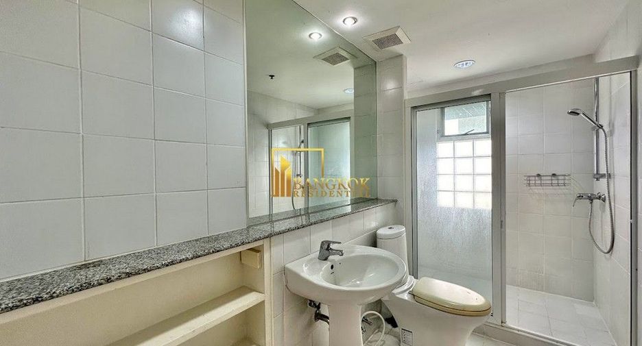 For rent 3 bedrooms condo in Yan Nawa, Bangkok