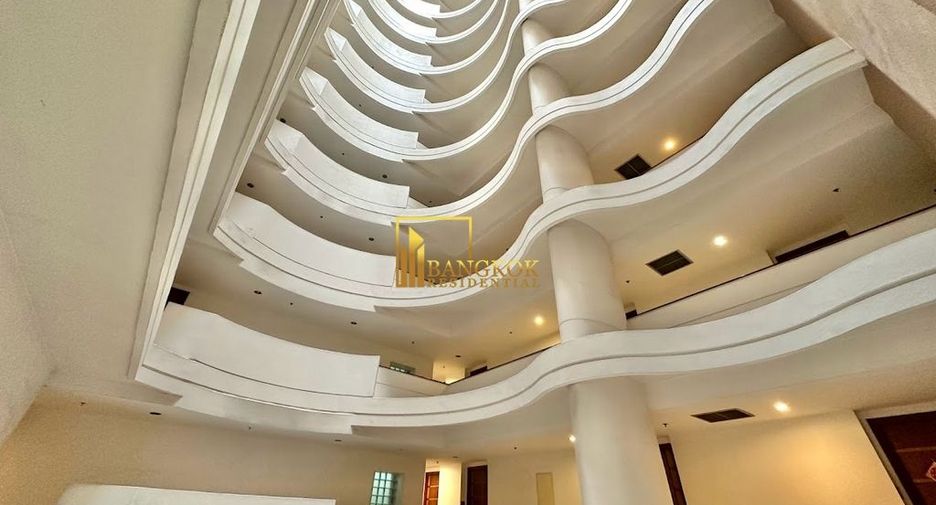 For rent 3 bedrooms condo in Yan Nawa, Bangkok