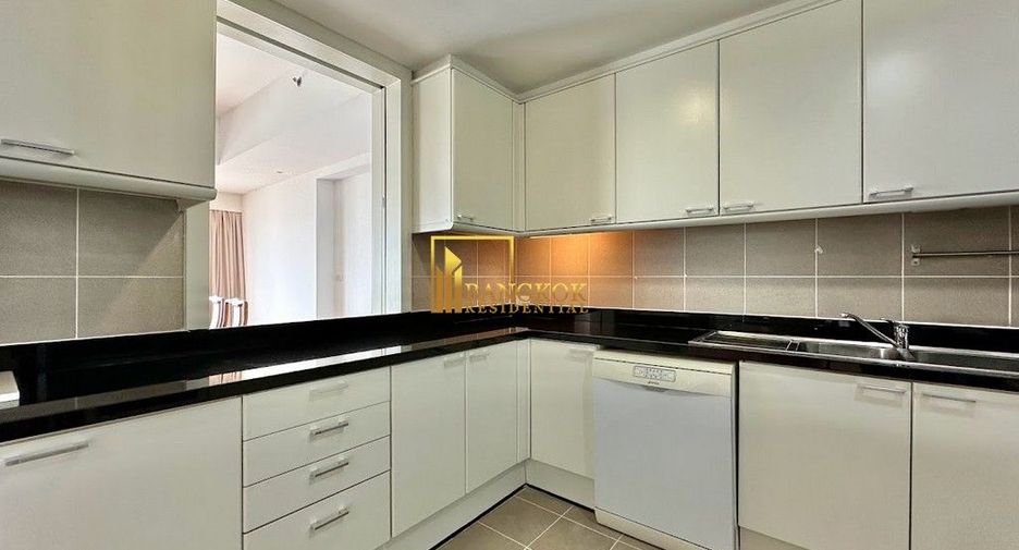 For rent 3 bedrooms condo in Yan Nawa, Bangkok