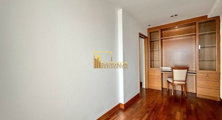For rent 3 bedrooms condo in Yan Nawa, Bangkok