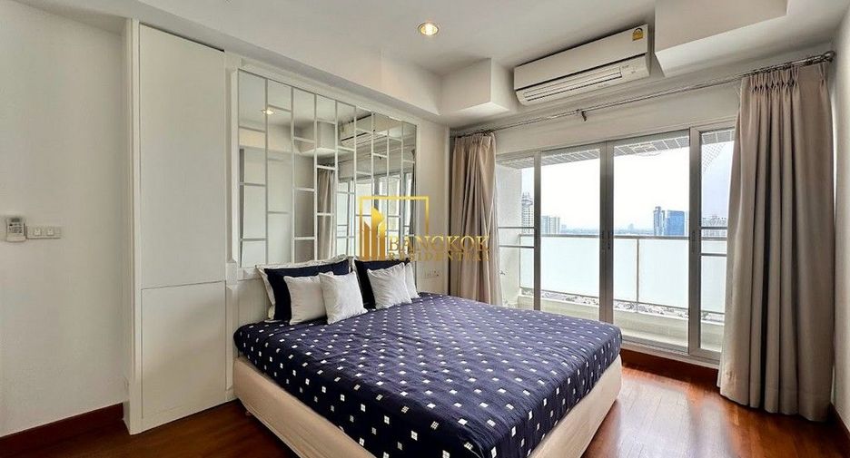 For rent 3 bedrooms condo in Yan Nawa, Bangkok