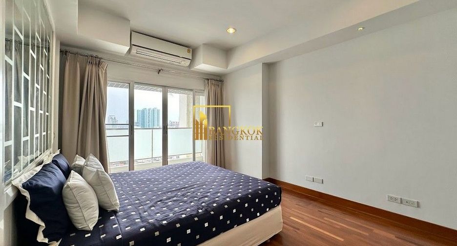 For rent 3 bedrooms condo in Yan Nawa, Bangkok