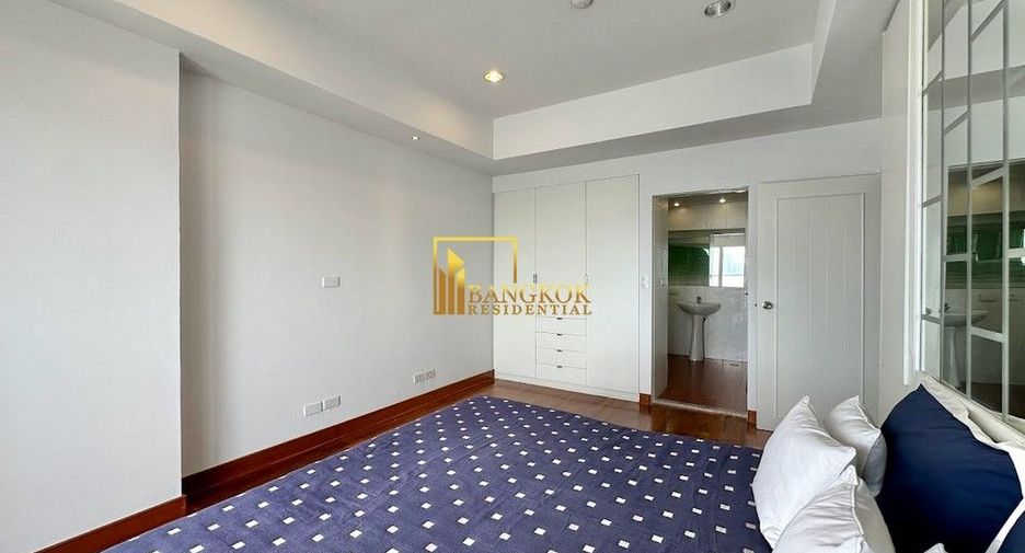 For rent 3 bedrooms condo in Yan Nawa, Bangkok