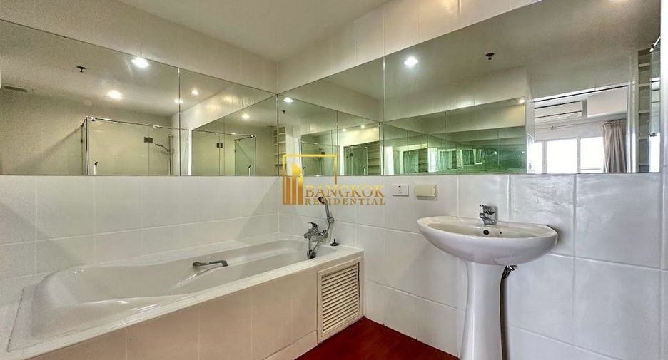 For rent 3 bedrooms condo in Yan Nawa, Bangkok
