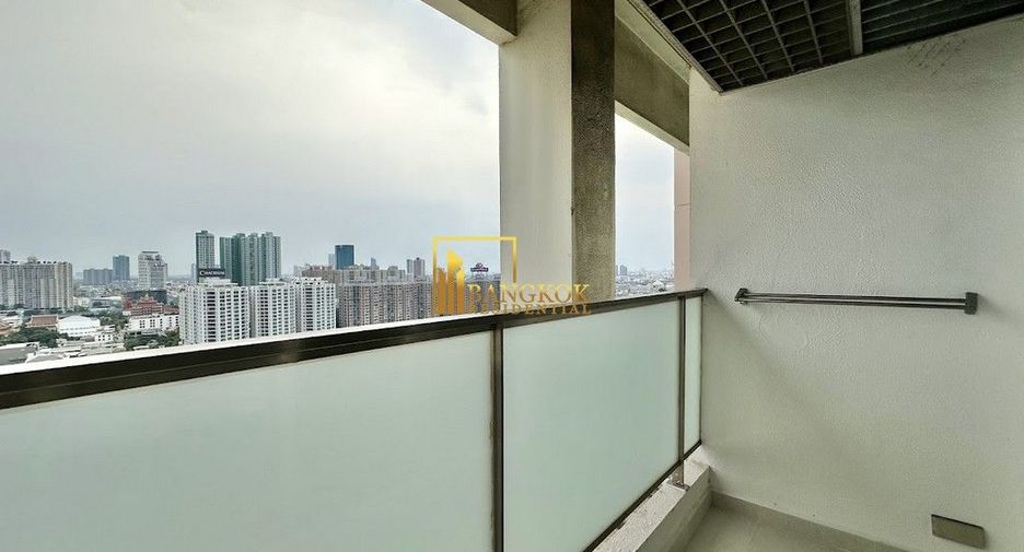 For rent 3 bedrooms condo in Yan Nawa, Bangkok