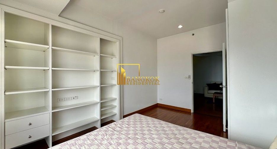For rent 3 bedrooms condo in Yan Nawa, Bangkok