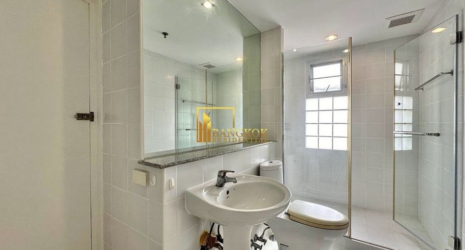 For rent 3 bedrooms condo in Yan Nawa, Bangkok