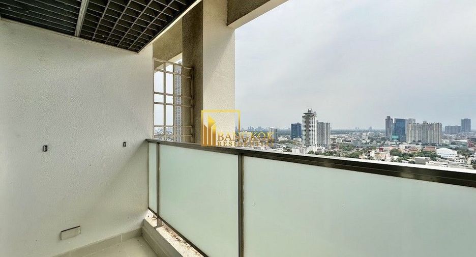 For rent 3 bedrooms condo in Yan Nawa, Bangkok